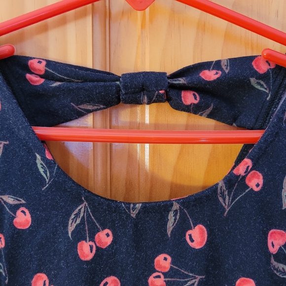 Forever 21 Girls Dress Size 13/14 Black Cherries Bow Back - Picture 3 of 5